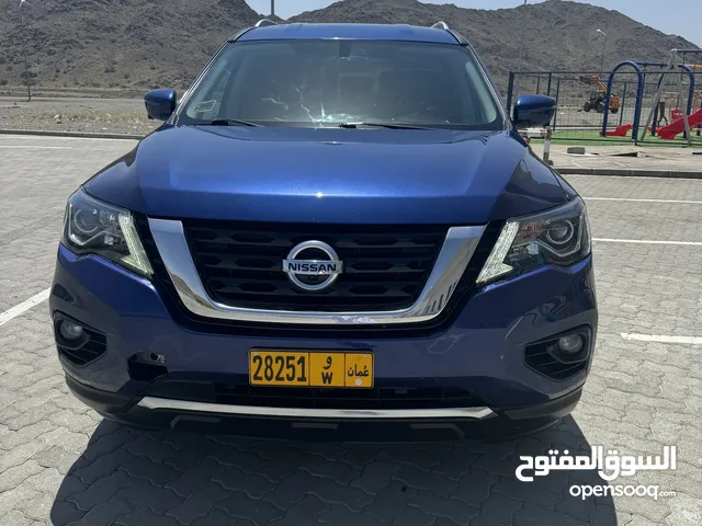 Used Nissan Pathfinder in Al Dakhiliya