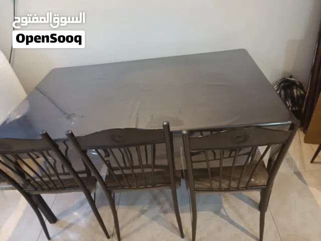 طاولة طعام