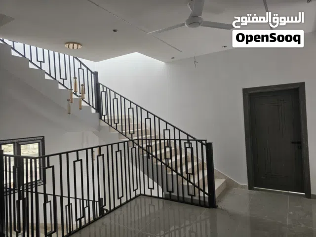 فيلا فاخرة تتوفر جميع الخدمات للبيع في العامرات المرحلة الثانية شارع الرحبه مقابل سوق السادسة(المالك