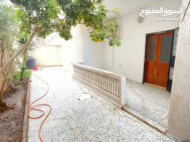 220 m2 4 Bedrooms Townhouse for Rent in Tripoli Souq Al-Juma'a