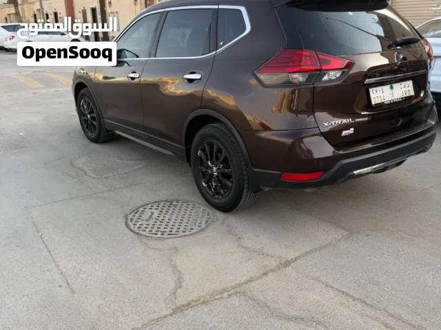 نيسان إكس تريل دبل 2021 لون بني داخل بيج