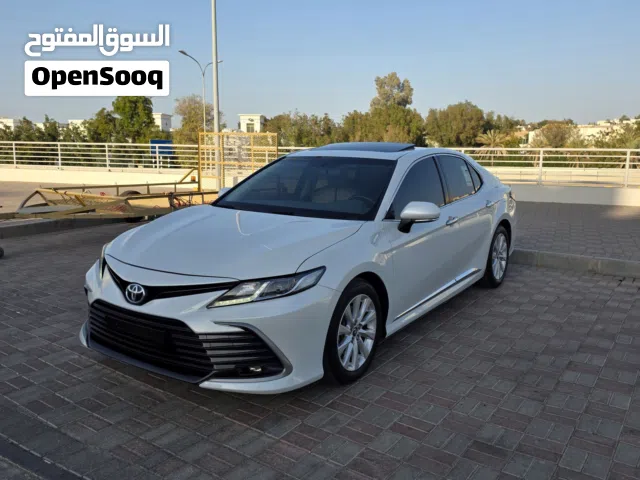 Toyota Camry 2018 oman car first owner/ تويوتا كامري وكالة عمان