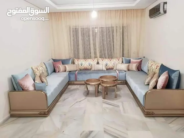 شقة رائعة بزاف للكراء اليومي في مراكش جيليز مفروشة للايجار..... قريبة من جامع الفناء و ماكدونالد ...