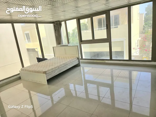 استوديو للإيجار مدينة خليفة مساحة كبيرة جدا