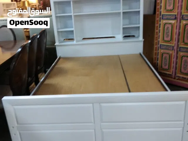 (تختين مفرد ونص)  ( مع كوميدينى ومكتب.   ( بسعر. 300 دينار)