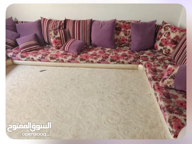 كنب أرضي عملي وجميل للبيع – مناسب لكل الأذواق