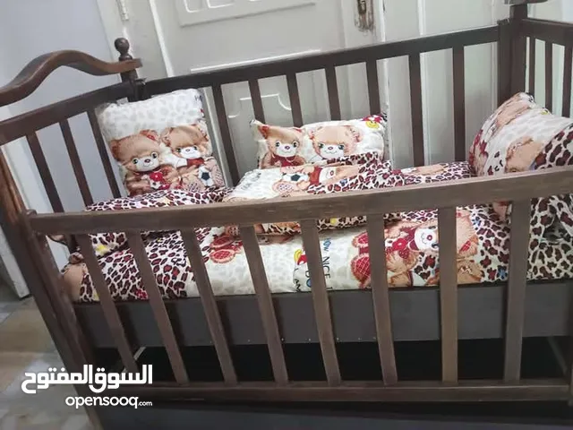 سرير اطفال خشب كرسي طعام خشب