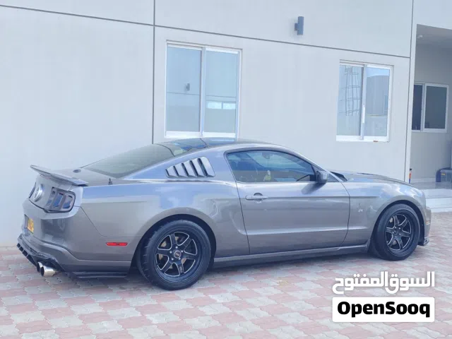 رنجات ويلد مقاس 18 نضاف تواير مقاس 18 بنفر موستنج خلف 14/10عليه دفيوزر جناح شلبي