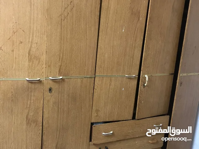 غرفة شباب تخت مفرد وخزانه ومرايه