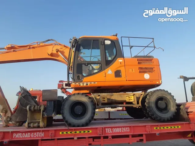 2016 Tracked Excavator Construction Equipments in Al Batinah