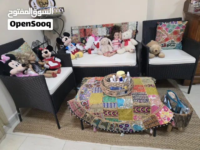 طقم جلوس للحديقه ويمكن استخدامه داخل البيت