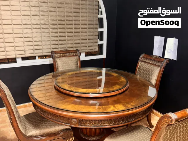 طقم طاولة طعام دائرية