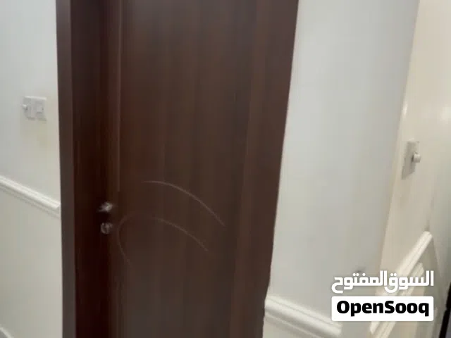 للبيع أبواب