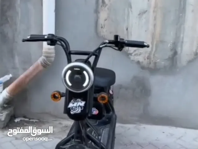 للبيع سكوتر نضيفه ماتشتكي من شي تمشي 80 سقنيرات اليت الأمامي قوي كلشي شغال السعر 120دينار