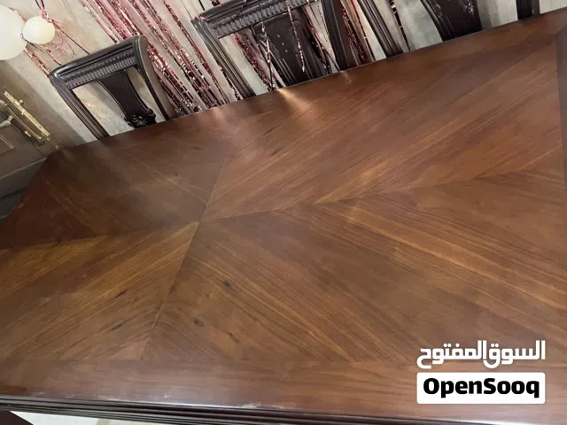 طاولة سفره كبيره بحاله جيده