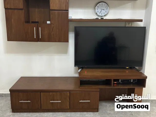 خزانة تلفاز مساحة 55 بوصة خشب بلوط بحالة جيدة جدا