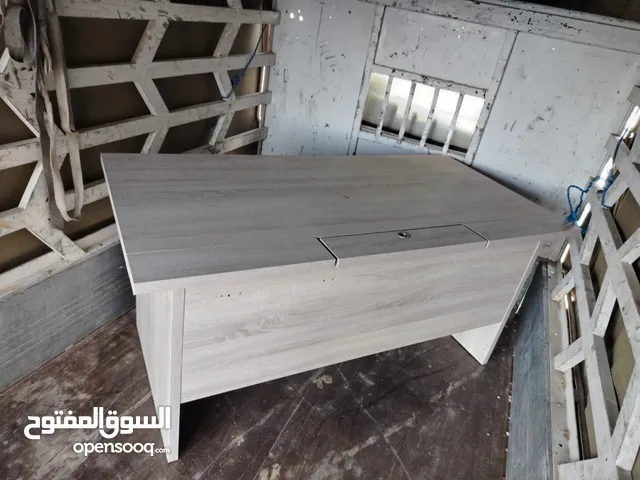 طاولة مكتب