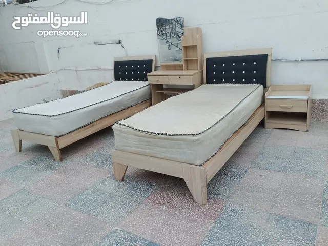 تخوت شبابي مع فرشات وملحقاتهم