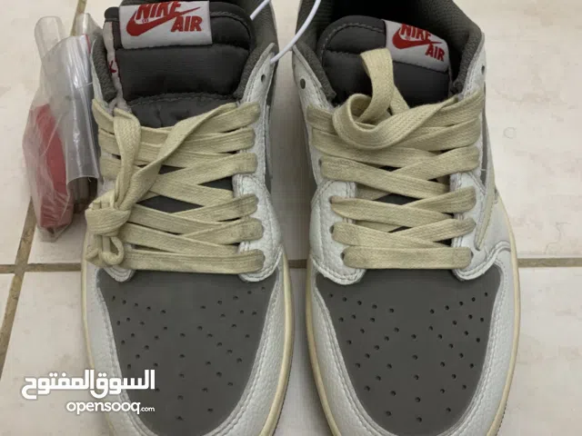 Jordan 1 low travis Scott