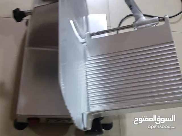 ماكينة قص مرتديلا واجبان