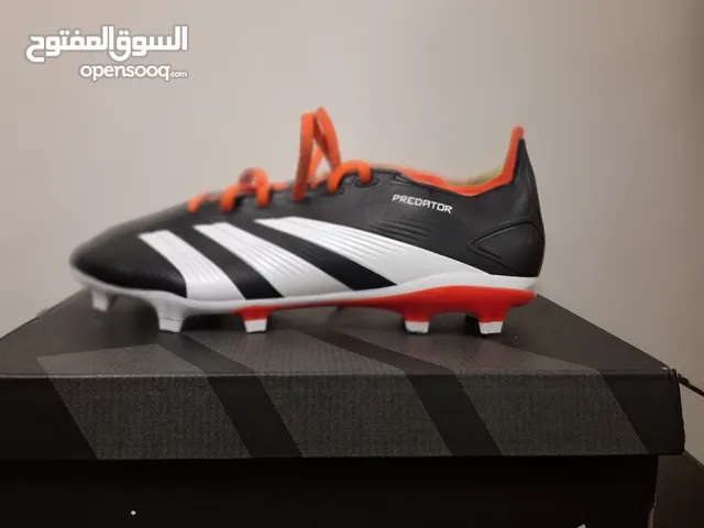 football shoes from Adidas predator حذاء كرة قدم من شركة اديداس اسم الحذاء اديداس بريديتور