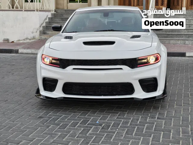 دوج جارجر V8 هيمي GT وارد أمريكي وايت بدي نضيف جدا داخليه مميزه جنوط اصليه محرك 5.7cc حاله ممتازه