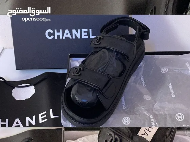 حذاء شانيل