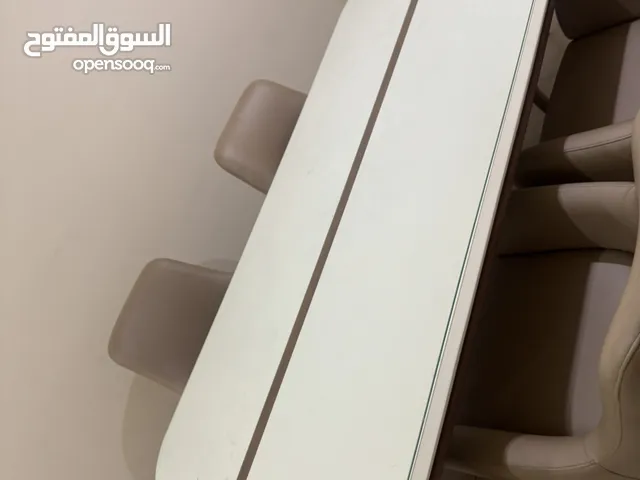 غرفة سفرة بيج وبني ثقيلة