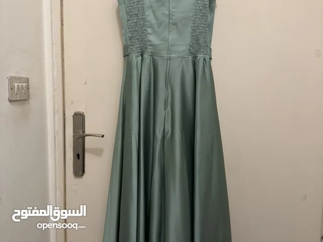 فستان سهرة تركي مقاس عمر محير او small