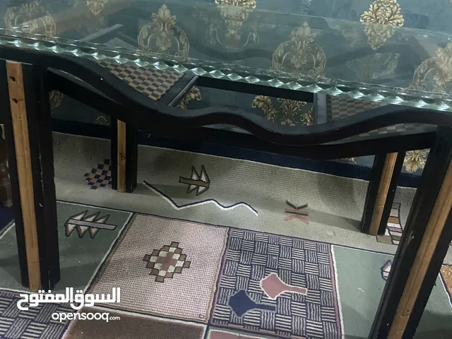 ميز طعام مستعمل تكمه