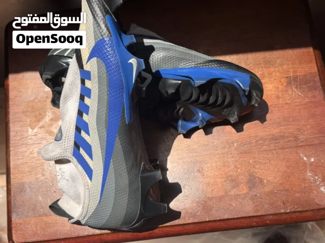 حذاء رياضي مقاس 40 ماركة نايكي مستعملة خفيف  مرة واحدة فقط