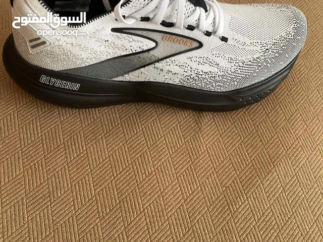 حذاء رياضي Brooks Glycerin أصلي جديد – مقاس 46 أوروبي / 12 أمريكي – مريح جداً للجري – سعر 85 دينار