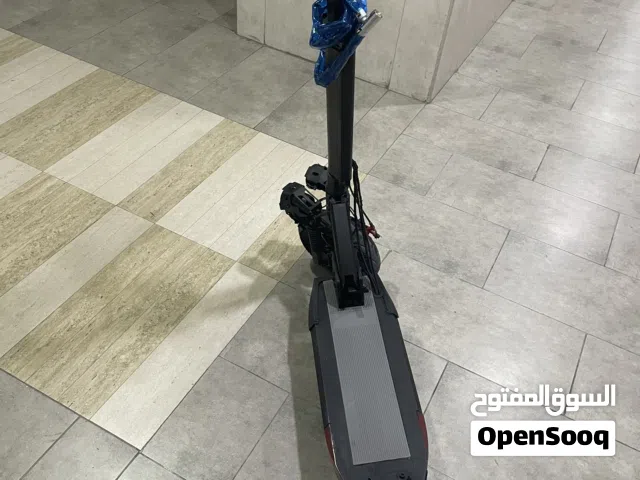 سكوتر كهربائي  قابل للطي جديد كلياً سريع جداً ثبات رائع عم تجربة القيادة مع محرك كهربائي قوي