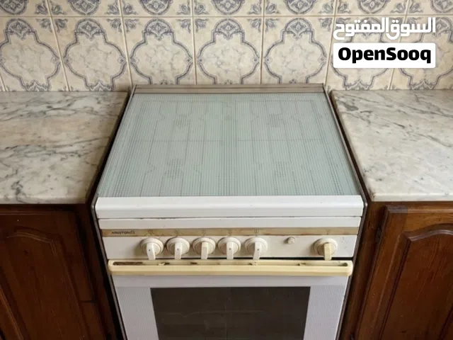 بوتاجاز اريستون 4 شعله فرن وشوايه بحاله جيده