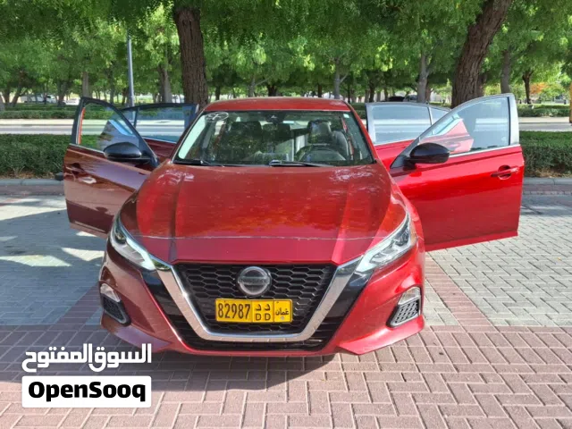 2020 نيسان التيما SR