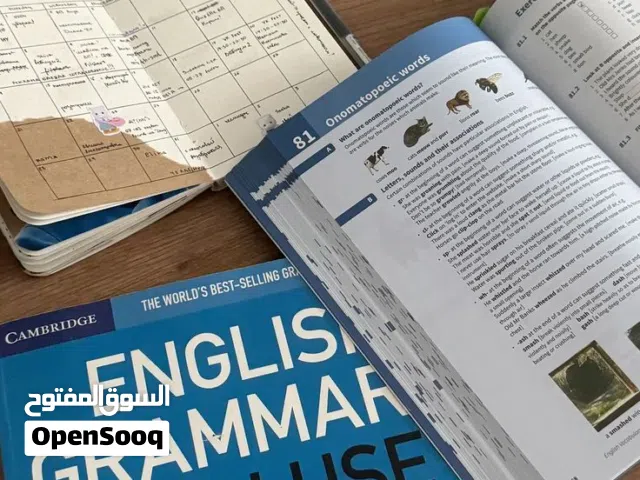 معلمه إنجليزي لتأسيس الطلبه لتطوير مهارات (الاستماع، التحدث، القراءة، الكتابة) مع جدول متابعة