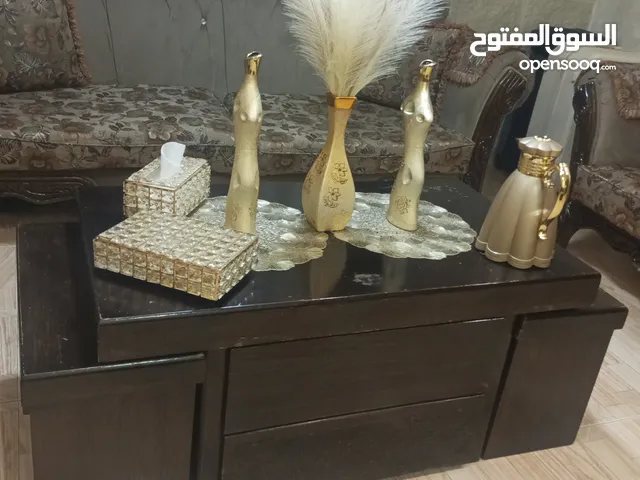 طاولات وسط 1 حجم كبير معها 4 سيرفيس 2 كبير و 2 صغير
