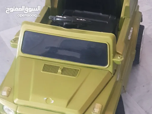 سيارة تشتغل على البطارية شاحن كهرباء وممكن التحكم بها على الريموت