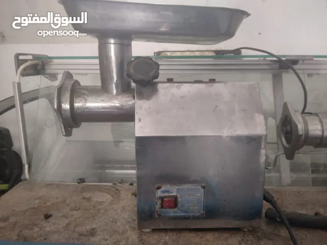 ثلاجة عرض وماكنات فرم
