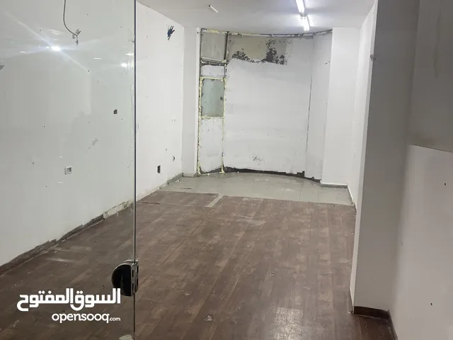 محل تجاري وسط رام الله للضمان