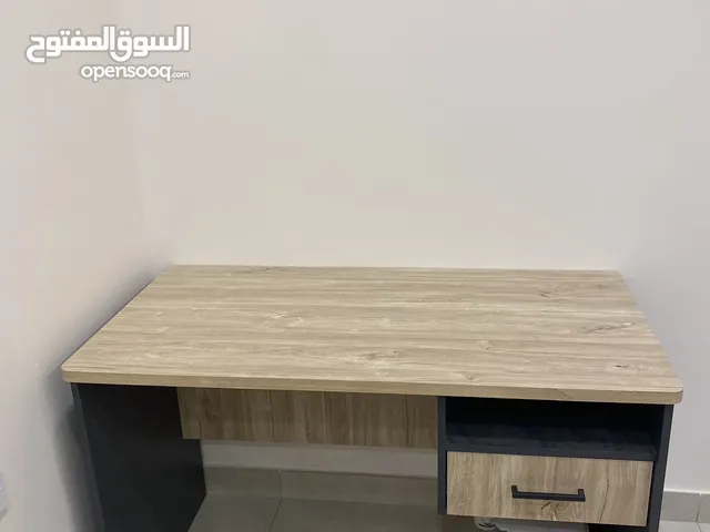 مكتب بحالة ممتازة