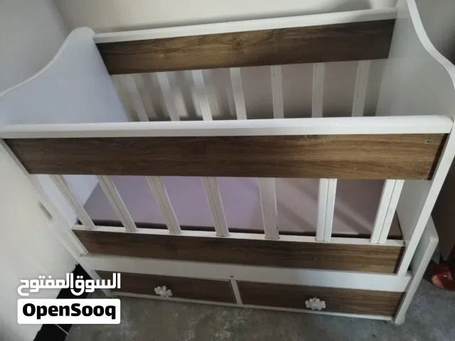 سرير طفل جديد