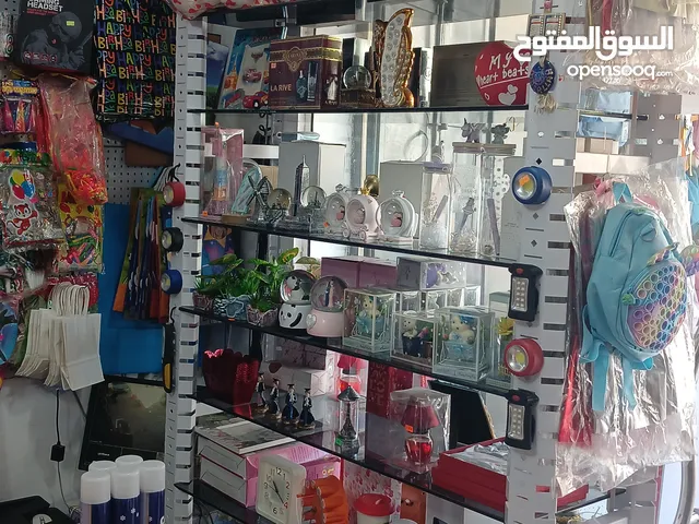 بيع المحل كامل مع رفوف بسبب الظروف