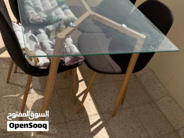 طاولة طعام
