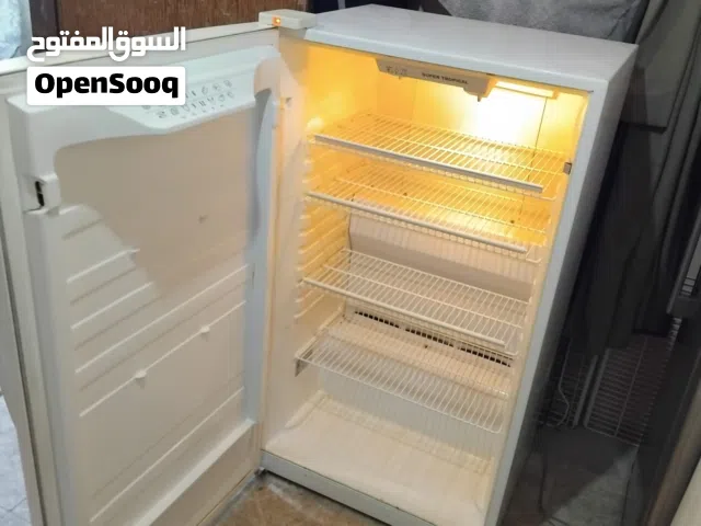= توفر للبيع فليزر ونسا عامودي حجم وسط استعمال خفيف معا التوصيل والكفاله