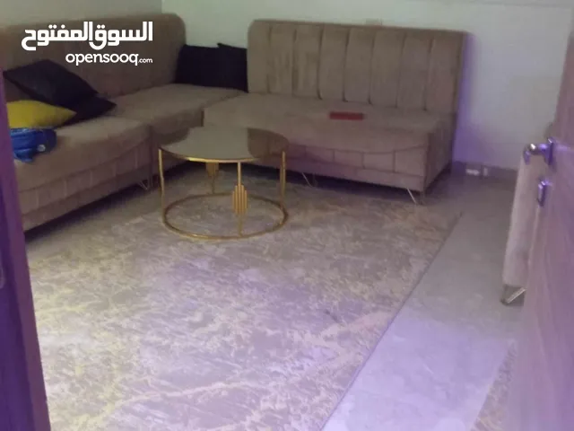 شقة للبيع دور التاني مساحتها :183متر 3غرف وصاله ومربوعه ومطبخ مع بلكونه 2حمامات موقعها :الخروب