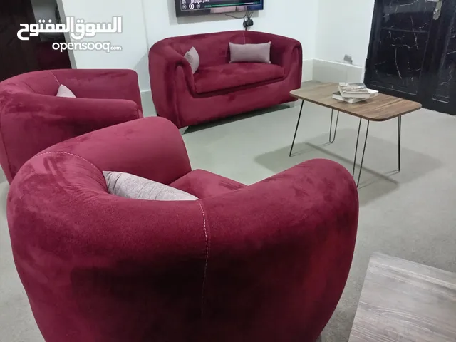 طقم كنب موديل امريكي بحالة الوكاله تفصيل استعمال خفيف جدا للبيع بسعر مغري