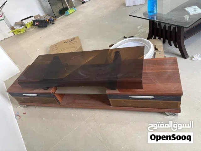 طاولة جانبيه