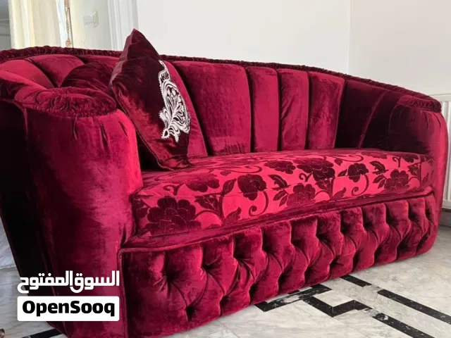 للبيع طقم كنب فخم بحالة ممتازة جديد مكون من 10 مقاعد