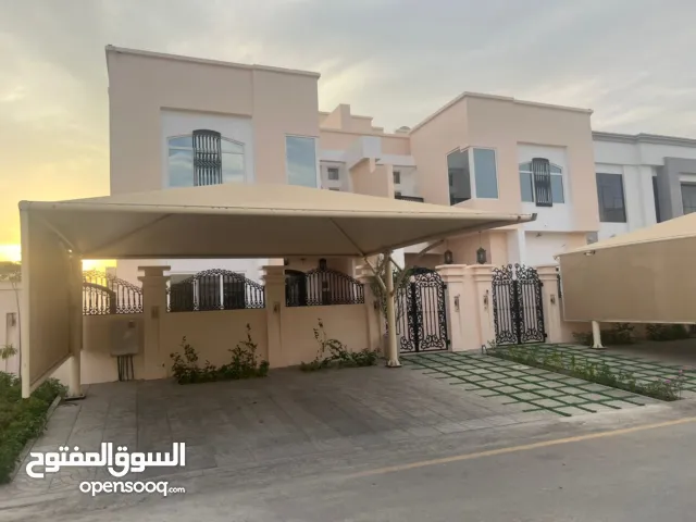 للبيع توين فيلا في الخوض السابعة  موقع راقي VIP